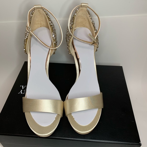 Badgley Mischka Eleanor Sandal Ivory Satin Sz 9.5 - Picture 7 of 14